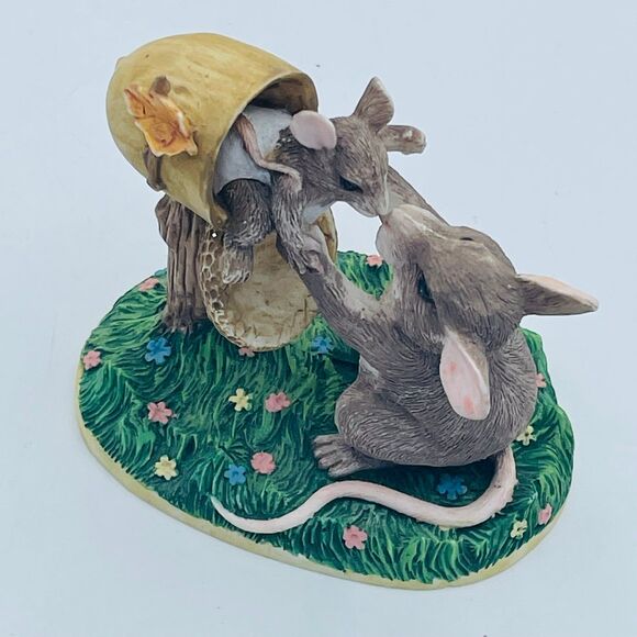 Vintage Handcrafted Charming Tails Mice Figurine New Arrival- Mouse in Mailbox - Picture 4 of 10